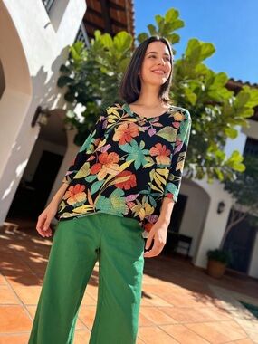 Alfred Dunner Black Tropical Floral V-Neck Top